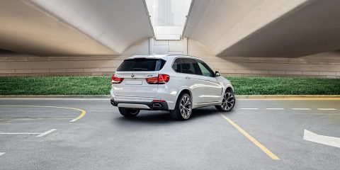 BMW X5 rent a car in Dubai and Abu Dhabi - car rental made easy automatic transmision cheap family SUV in Dubai from Volocar