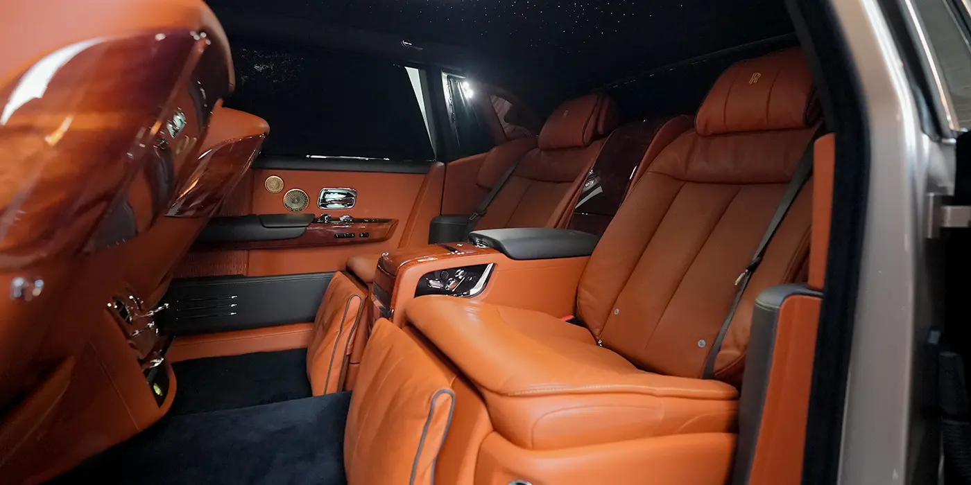 rent-a-car-dubai-volocar-rolls-royce-phantom-black-badge Rent a car in Dubai, Rolls Royce Phantom Black Badge, most Luxury SUV, the most luxurious brand, top rental company ultimate limousine