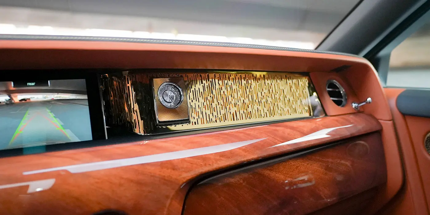 rent-a-car-dubai-volocar-rolls-royce-phantom-black-badge Rent a car in Dubai, Rolls Royce Phantom Black Badge, most Luxury SUV, the most luxurious brand, top rental company ultimate limousine