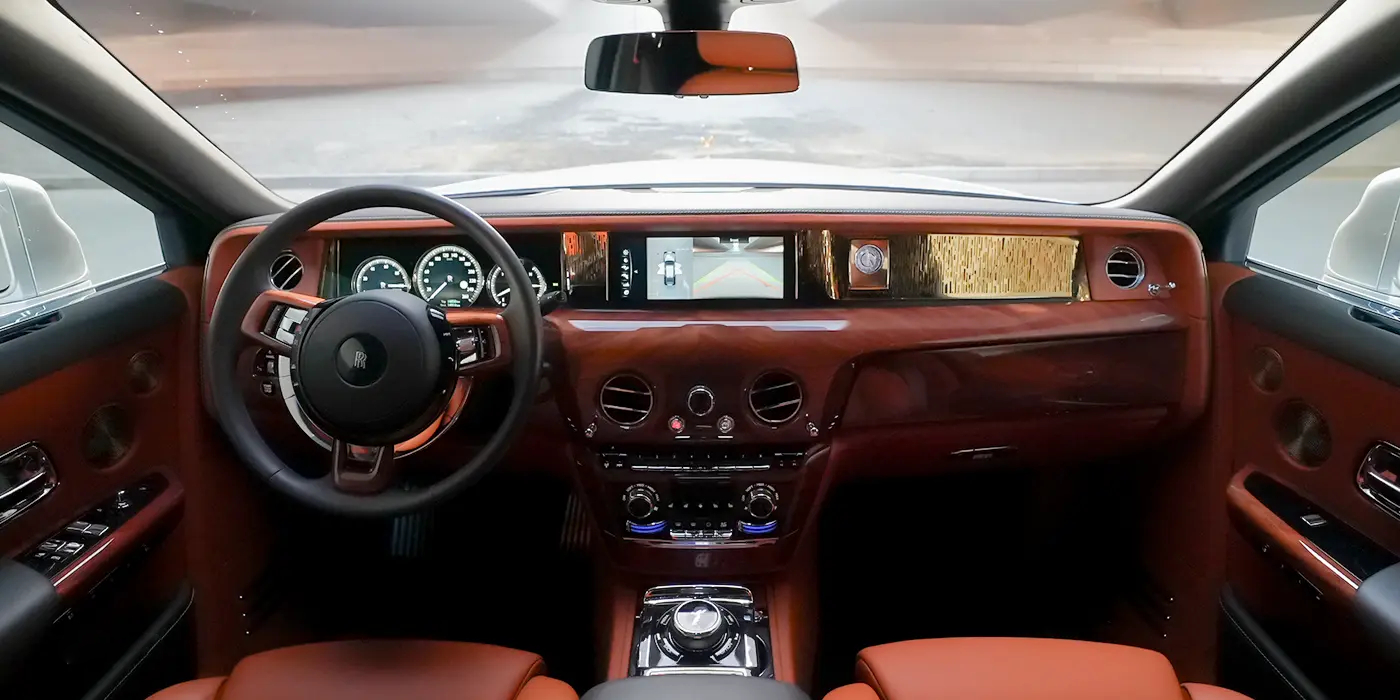 rent-a-car-dubai-volocar-rolls-royce-phantom-black-badge Rent a car in Dubai, Rolls Royce Phantom Black Badge, most Luxury SUV, the most luxurious brand, top rental company ultimate limousine