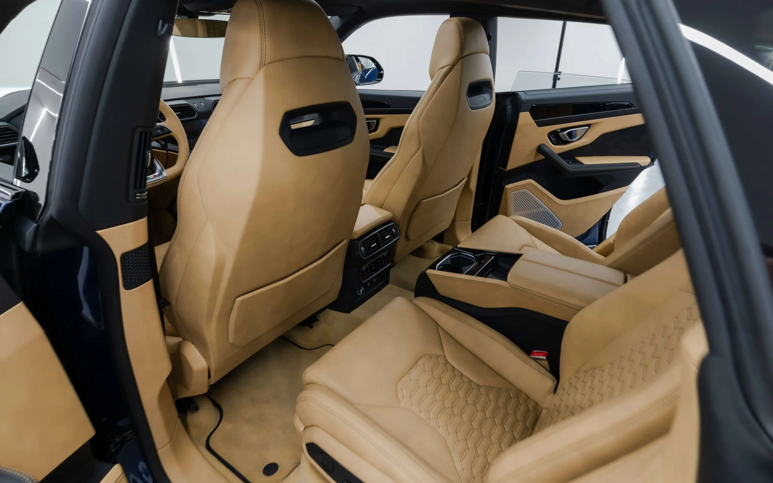 DSC04637-Copy-scaled Lamborghini Huracan Evo, Evo Spyder, Urus, Urus S, Urus Mansory, Urus Performante, Aventador, Aventador SV, Aventador SVJ, Huracan STO, and Lamborghini Tecnica luxury supercars available for rent in Dubai.