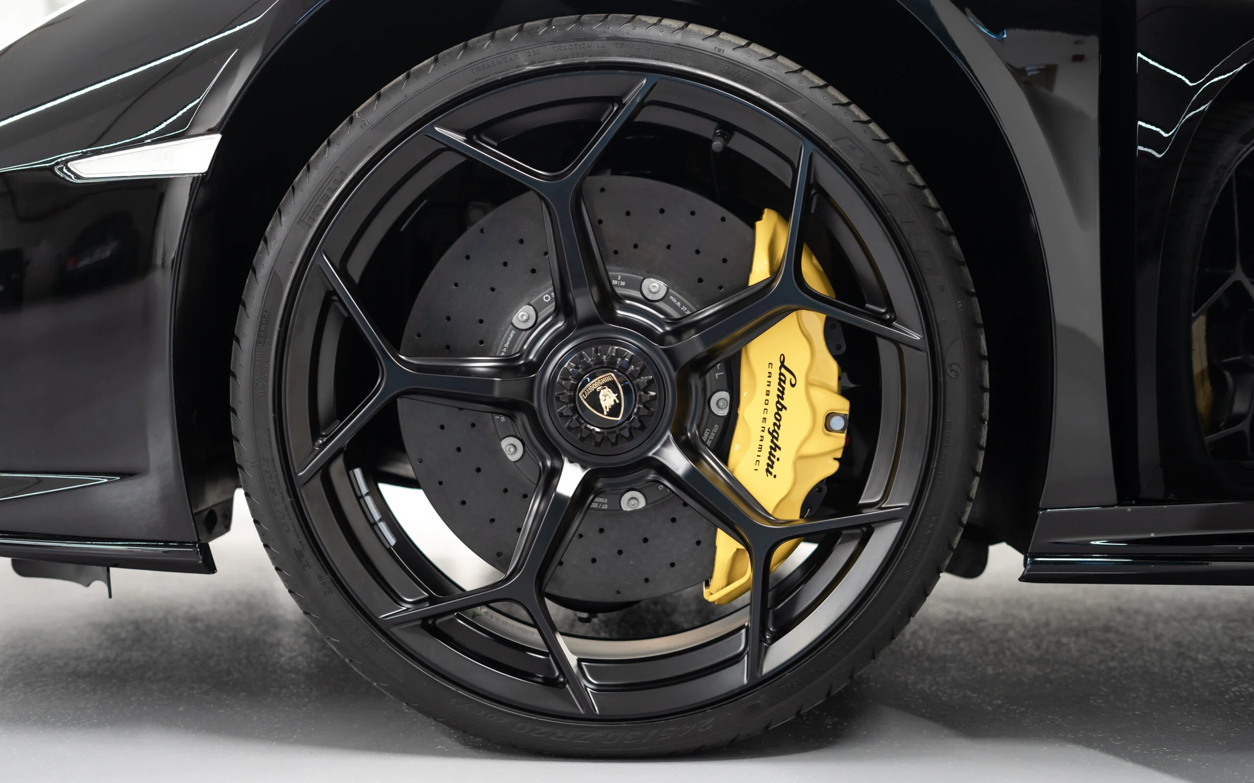 DSC05767-scaled Lamborghini Huracan Evo, Evo Spyder, Urus, Urus S, Urus Mansory, Urus Performante, Aventador, Aventador SV, Aventador SVJ, Huracan STO, and Lamborghini Tecnica luxury supercars available for rent in Dubai.