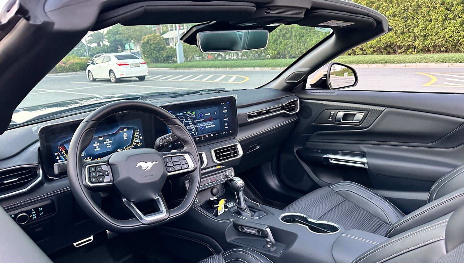 Ford-Mustang-Convertible-2024-for-Rent-in-Dubai