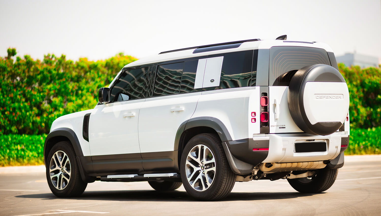 Range-Rover-Defender-2022-Rental-Dubai (1)