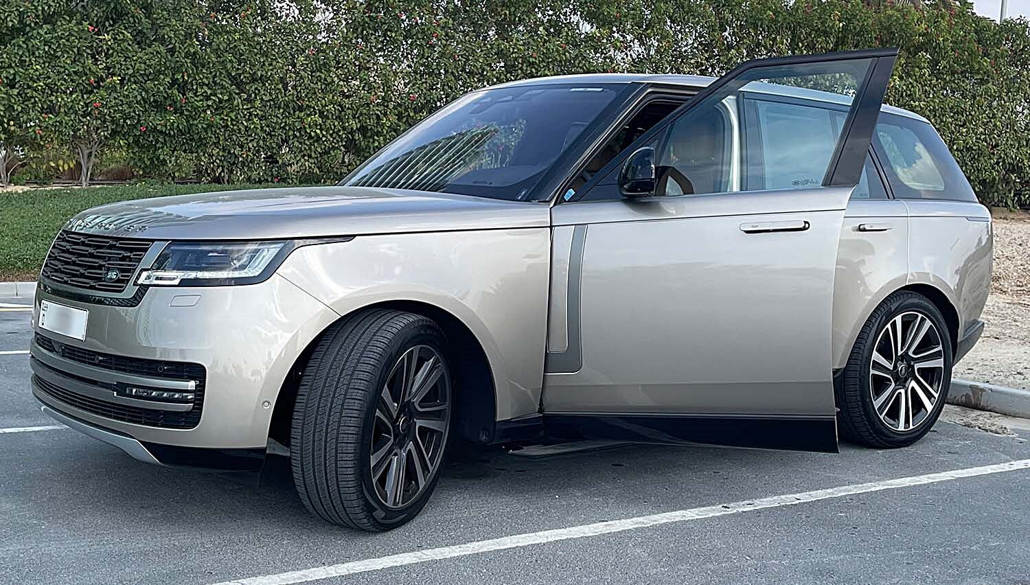 Range-Rover-Vogue-2023-Rental-Dubai