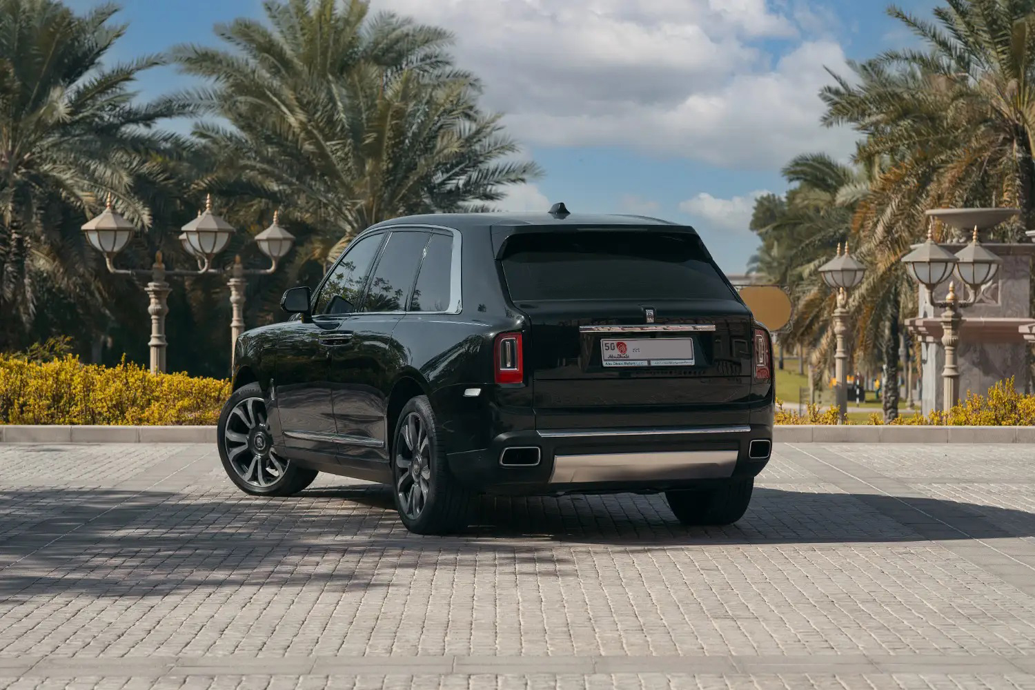 Volocar-Rent-Rolls-Royce-Cullinan-In-Dubai-6 (1) Rent a car in Dubai, Rolls Royce Cullinan, most Luxury SUV, the most luxurious brand, top rental company