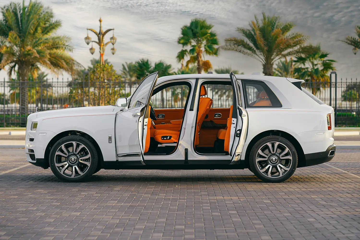 Volocar-Rent-Rolls-Royce-Cullinan-in-Dubai-4 Rent a car in Dubai, Rolls Royce Cullinan, most Luxury SUV, the most luxurious brand, top rental company