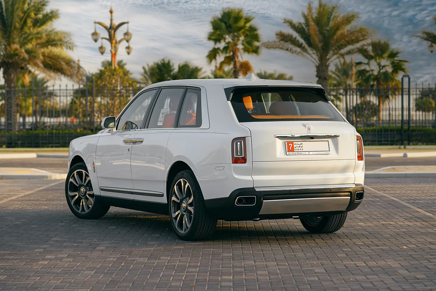 Volocar-Rent-Rolls-Royce-Cullinan-in-Dubai-6 Rent a car in Dubai, Rolls Royce Cullinan, most Luxury SUV, the most luxurious brand, top rental company