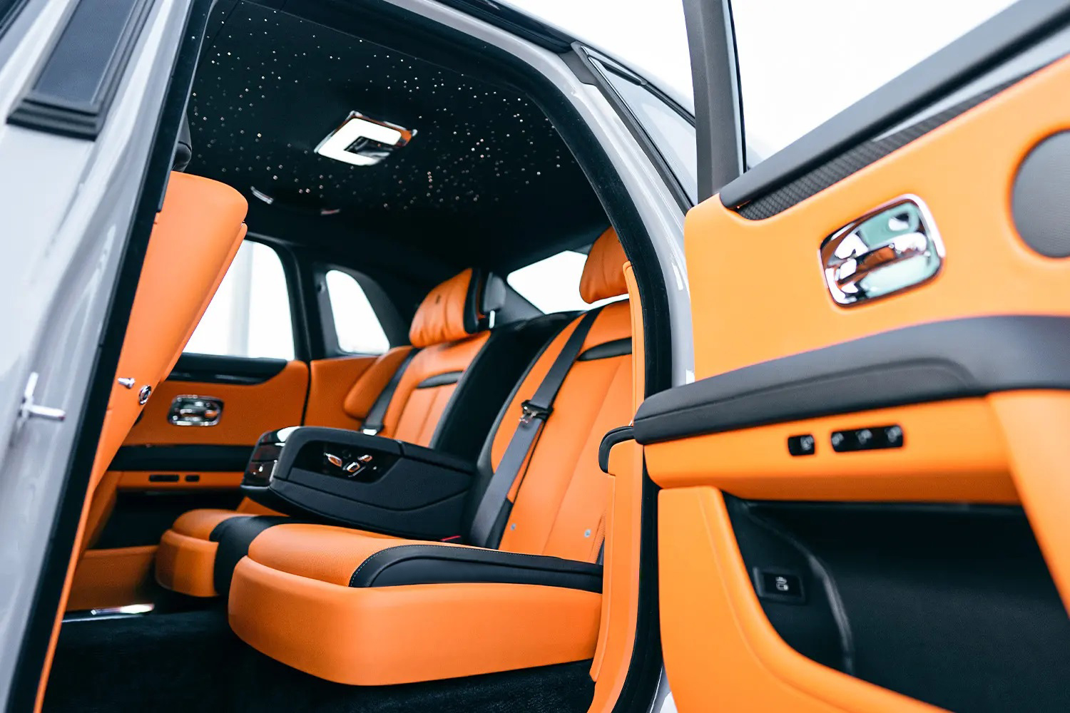 Rent a car in Dubai, Rolls Royce Ghost Black Badge, the most luxurious brand, top rental company