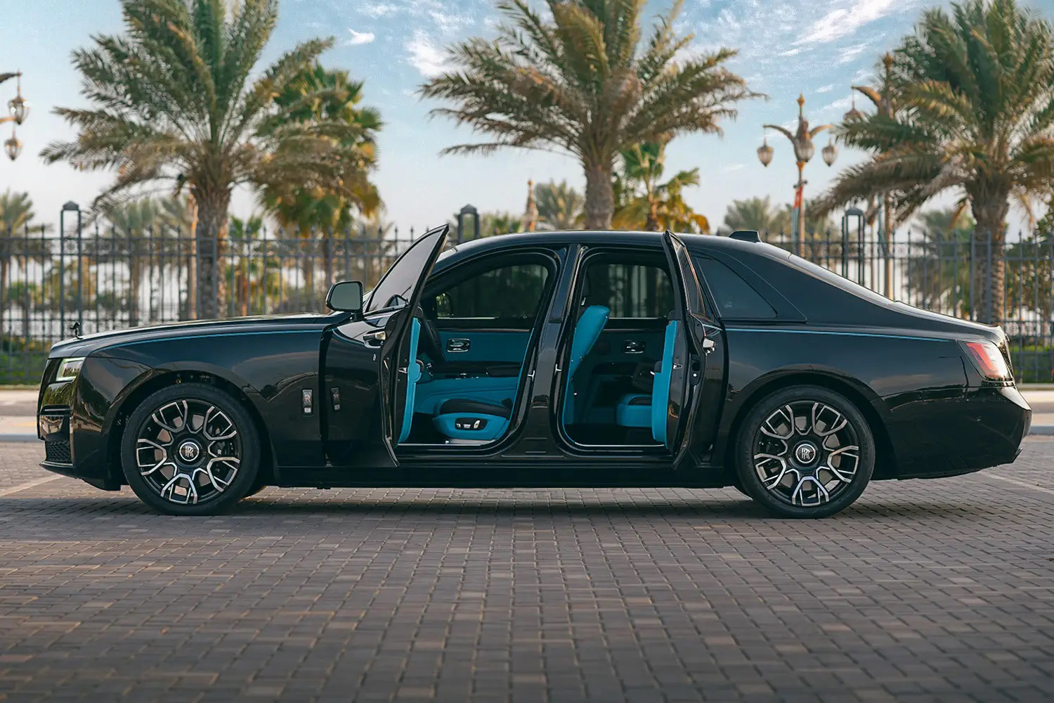 Volocar-Rolls-Royce-Ghost-Black-Badge-4-1 Rent a car in Dubai, Rolls Royce Ghost Black Badge, the most luxurious brand, top rental company