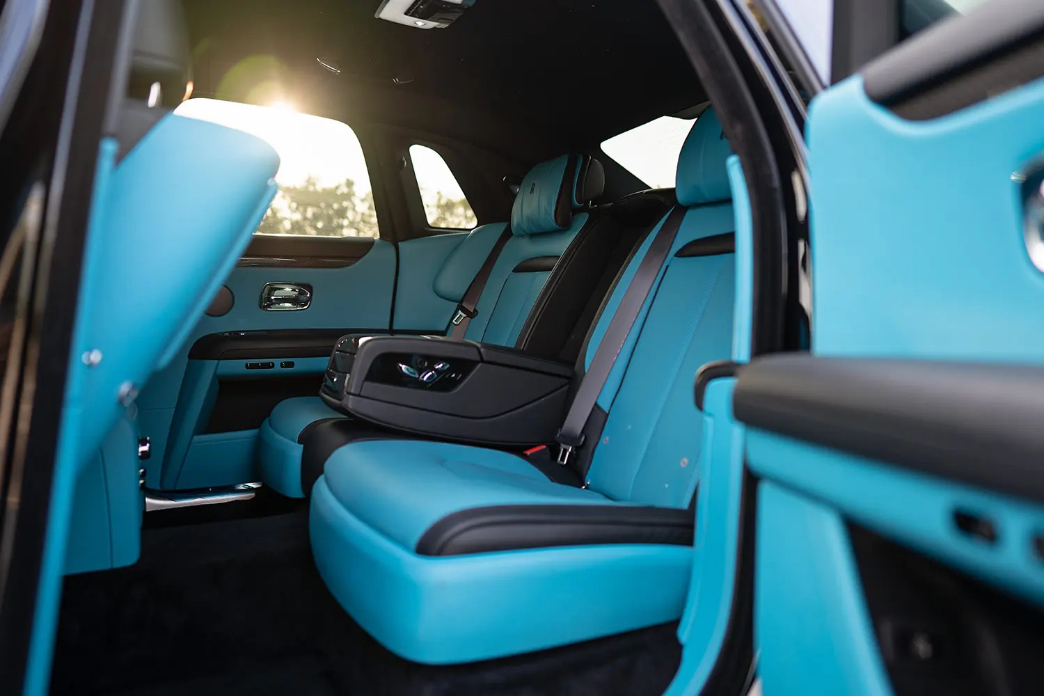 Volocar-Rolls-Royce-Ghost-Black-Badge-8-1 Rent a car in Dubai, Rolls Royce Ghost Black Badge, the most luxurious brand, top rental company