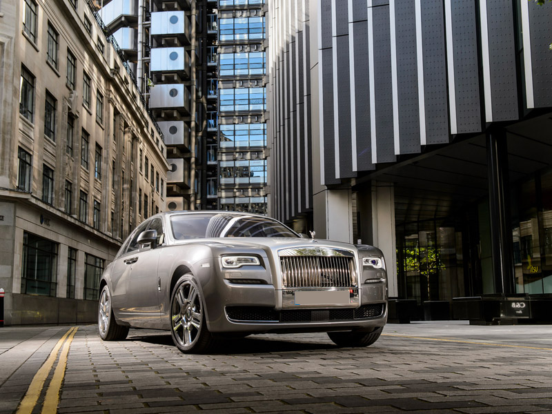 Rent a car in Dubai - luxury Rolls Royce Ghost from Volocar