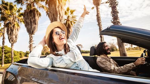 Drive a car in Dubai comfortable, automatic car
