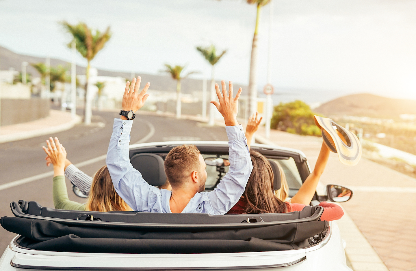 Rent a car in Dubai with Volocar - Happy driving trough Dubai in a convertible