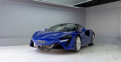 Rent a car in Dubai and Abu Dhabi from Volocar - McLaren Artura Supercar Rental